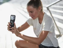 Uniwersalny pokrowiec na telefon z okienkiem na kamerę Shapeheart